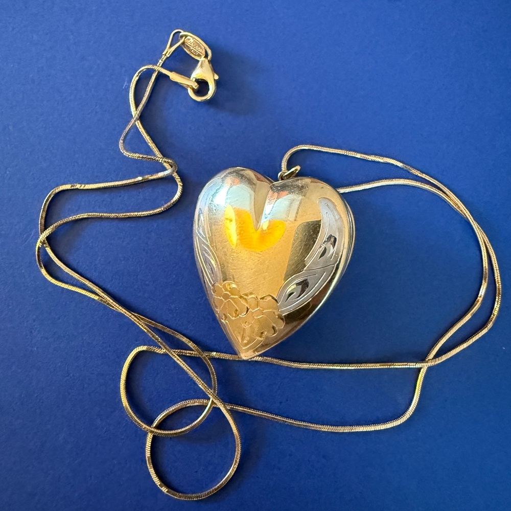 *SOLD* 14K Gold Heart Locket with 20" Chain - 10 grams